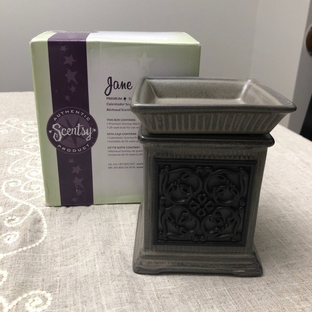 NIB Scentsy Jane Warmer
